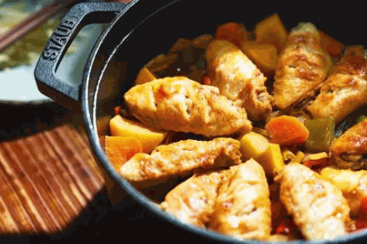 大嘴焖三汁焖锅